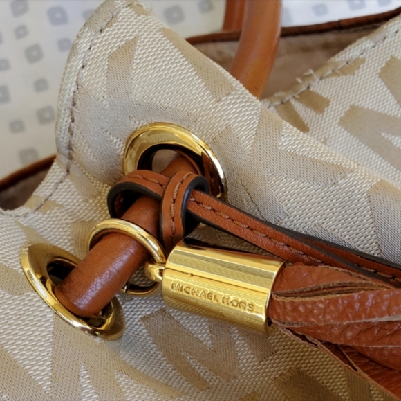 Michael Kors Signature Canvas & Leather Brown Cream EW Ring Tassel Shoul… - Picture 7 of 16